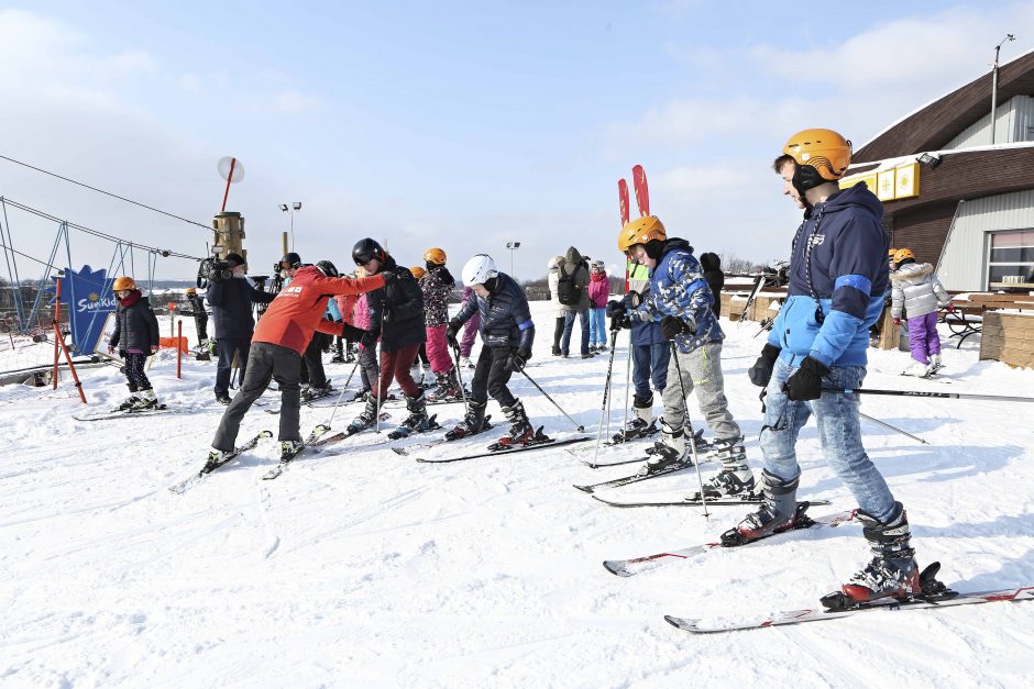 Liepkalnyje 100 vaikų pirmą kartą šliuožė slidėmis