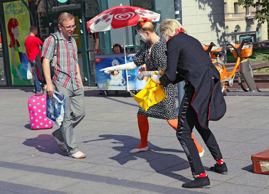 Vilniaus centre nepraleido pirkėjų su plastikiniais maišeliais