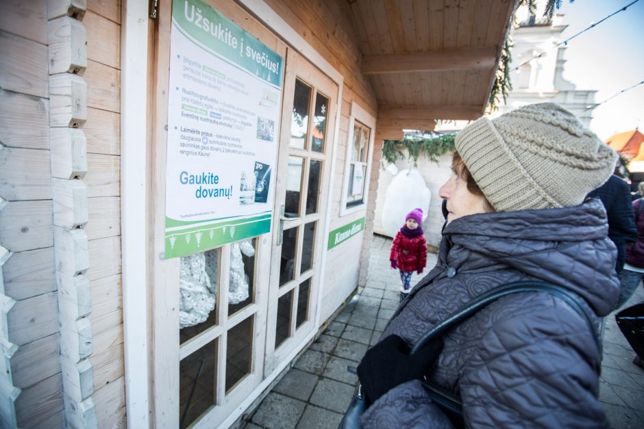 Įsisuka kalėdinė karuselė Rotušės aikštėje