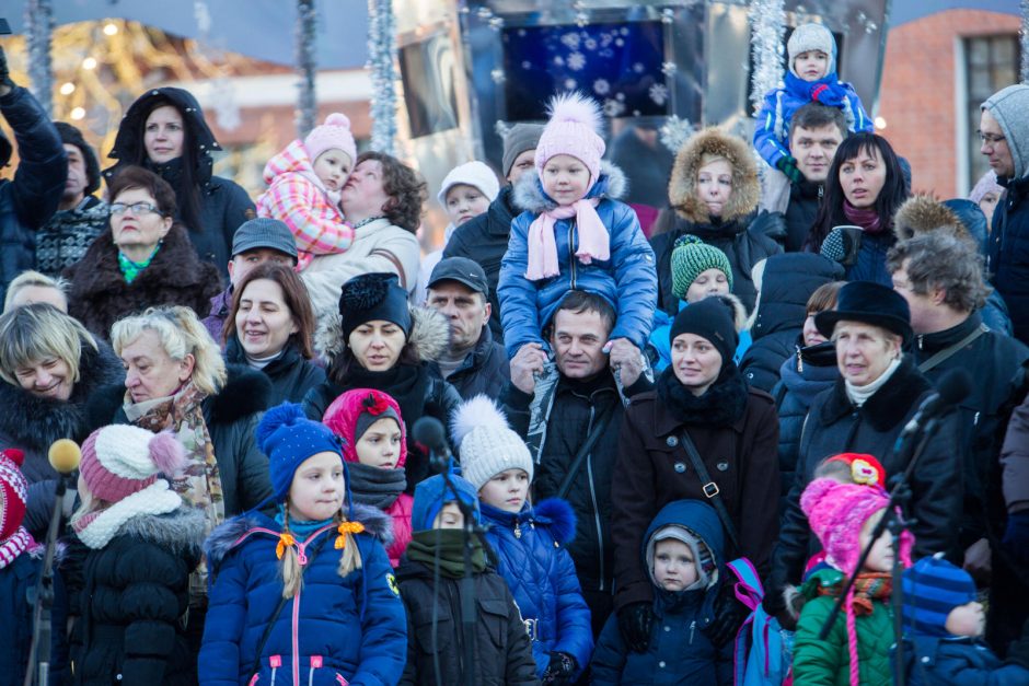 Įsisuka kalėdinė karuselė Rotušės aikštėje