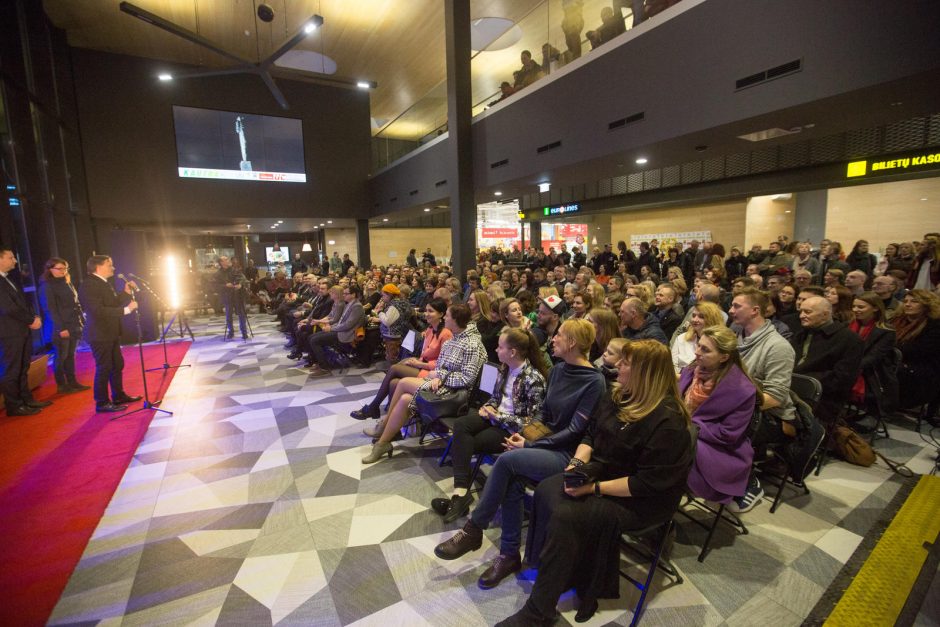 Kauno autobusų stotyje teatralams įteiktos „Fortūnos“