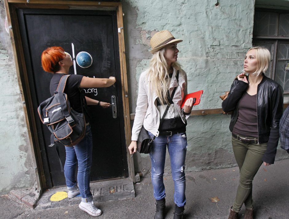 „Femen“ išsikelia iš savo Kijevo būstinės dėl galimo klausymosi
