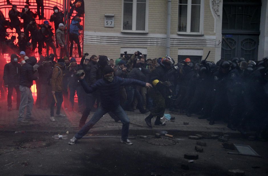 Protesto akcija Kijevo Nepriklausomybės aikštėje peraugo į visuotinį streiką