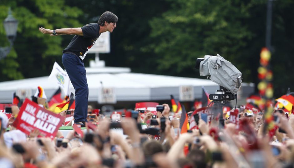 Berlyne tūkstančiai žmonių pasitiko futbolo čempionus