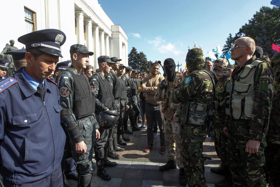 Prie Ukrainos Rados per demonstraciją dėl liustracijos įstatymo kilo susirėmimai