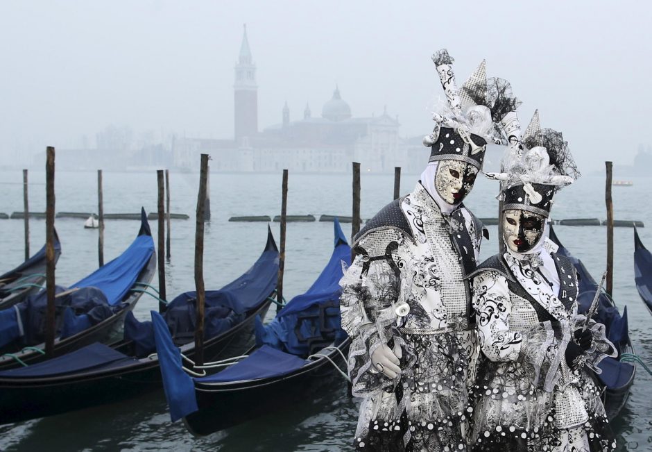 Venecijos karnavalas prasidėjo „angelo skrydžiu“