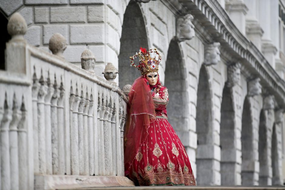 Venecijos karnavalas prasidėjo „angelo skrydžiu“