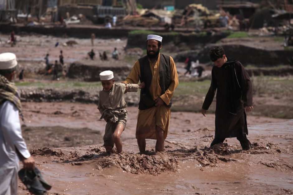 Pakistane tūkstančius gyventojų atkirto nuo pasaulio liūtys, žuvo 61 žmogus