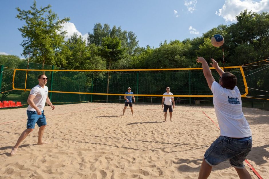 Dovana Vilniui – nauja tinklinio aikštelė Žirmūnų paplūdimyje