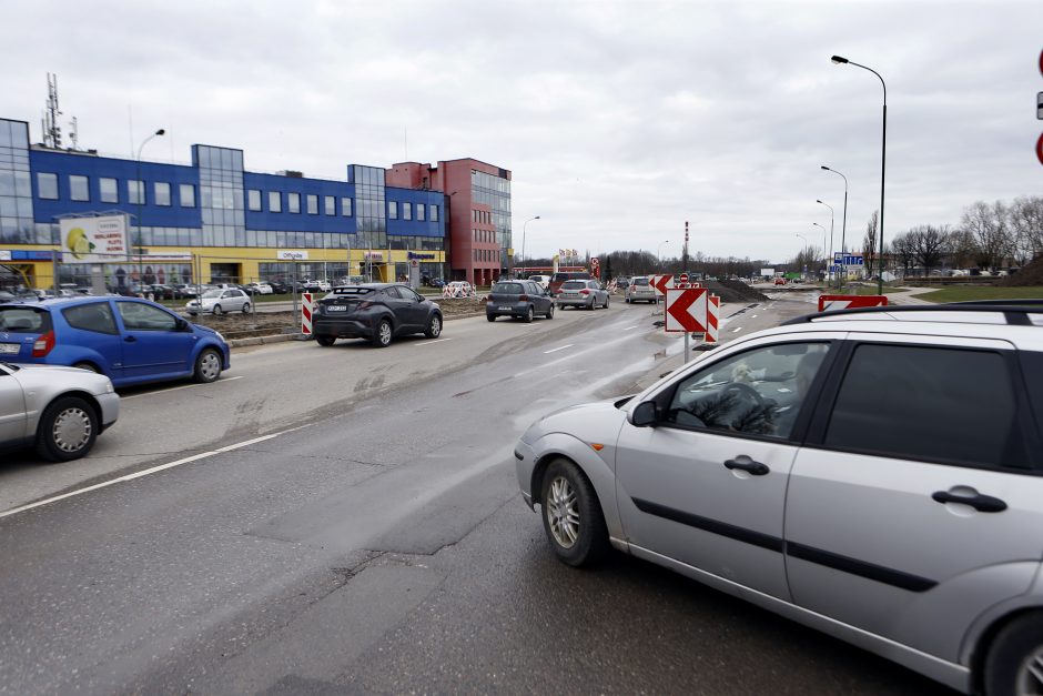 Teks apsišarvuoti kantrybe – ribojamas eismas Šilutės plente