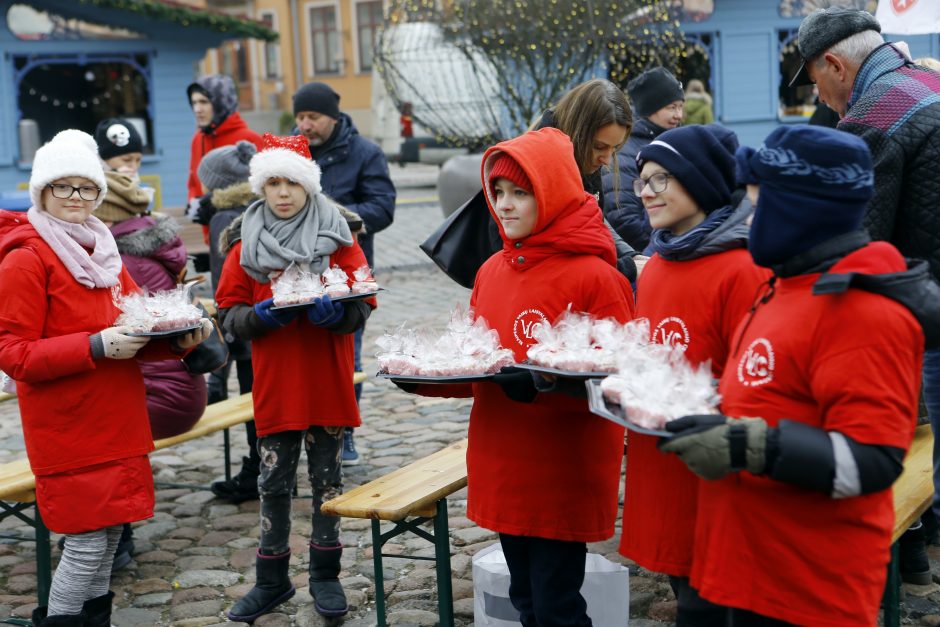 Šimtai klaipėdiečių šildėsi maltiečių sriuba