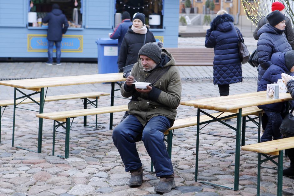 Šimtai klaipėdiečių šildėsi maltiečių sriuba