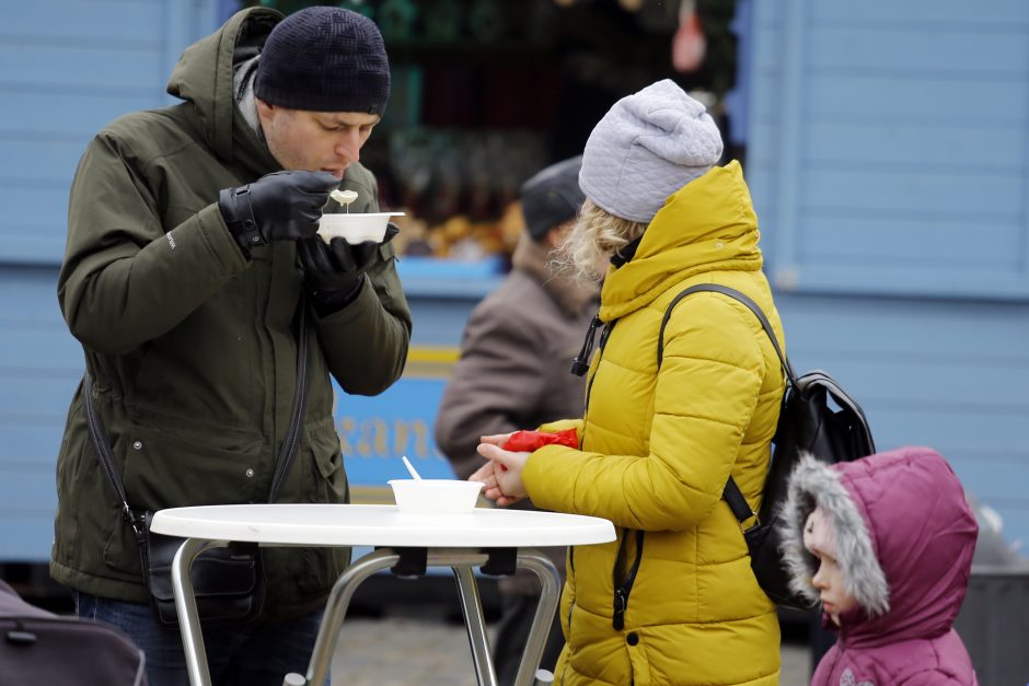 Šimtai klaipėdiečių šildėsi maltiečių sriuba