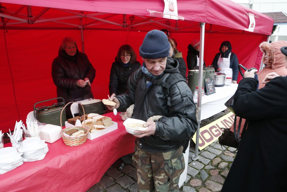 Klaipėdiečiai maltiečių sriubos paragauti nesiveržė