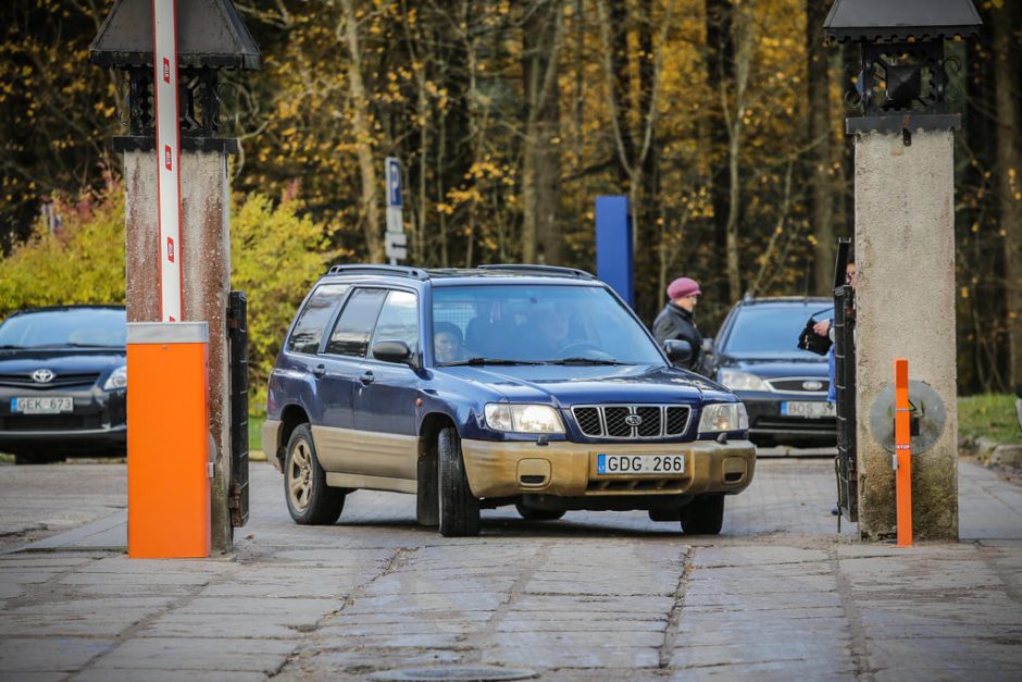 Prie kapinių – transporto spūstys