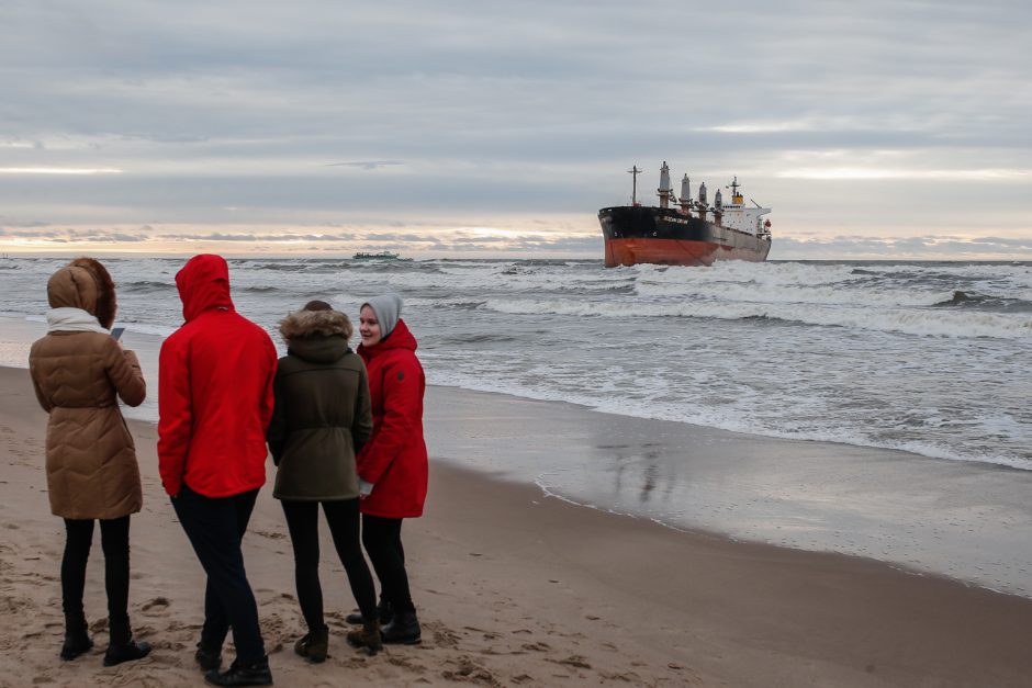 Netoli Klaipėdos uosto ant seklumos užplaukė laivas