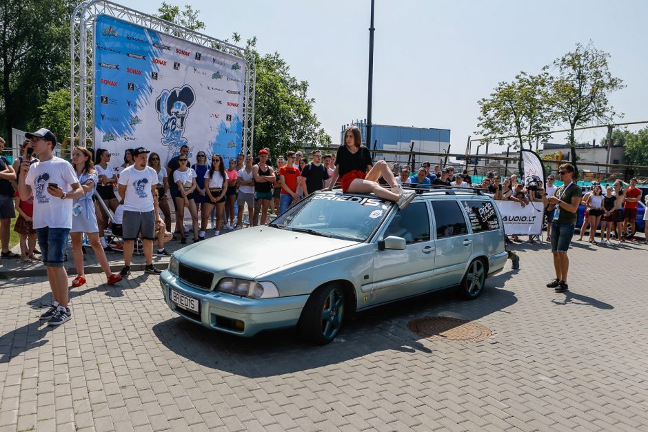 Džiazuojančioje Klaipėdoje – akį traukiantys automobiliai 