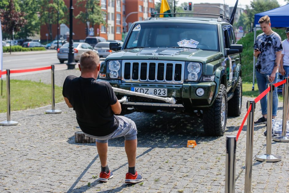 Džiazuojančioje Klaipėdoje – akį traukiantys automobiliai 