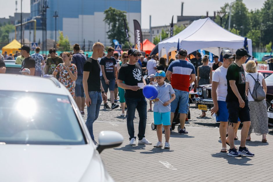 Džiazuojančioje Klaipėdoje – akį traukiantys automobiliai 