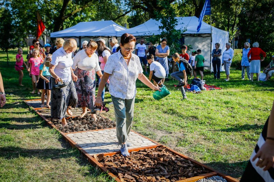 Paupių žmonės drauge palydėjo vasarą