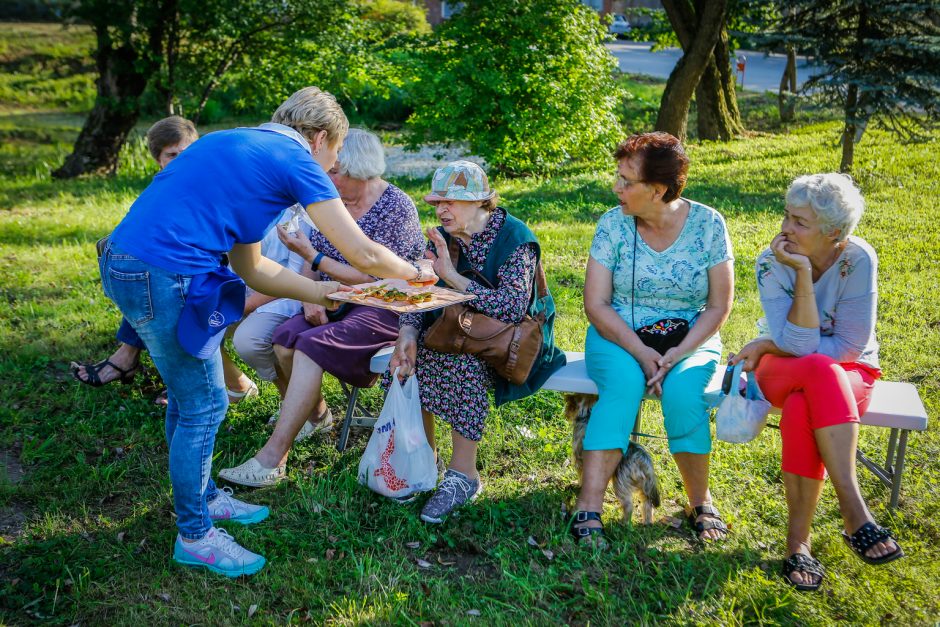 Paupių žmonės drauge palydėjo vasarą