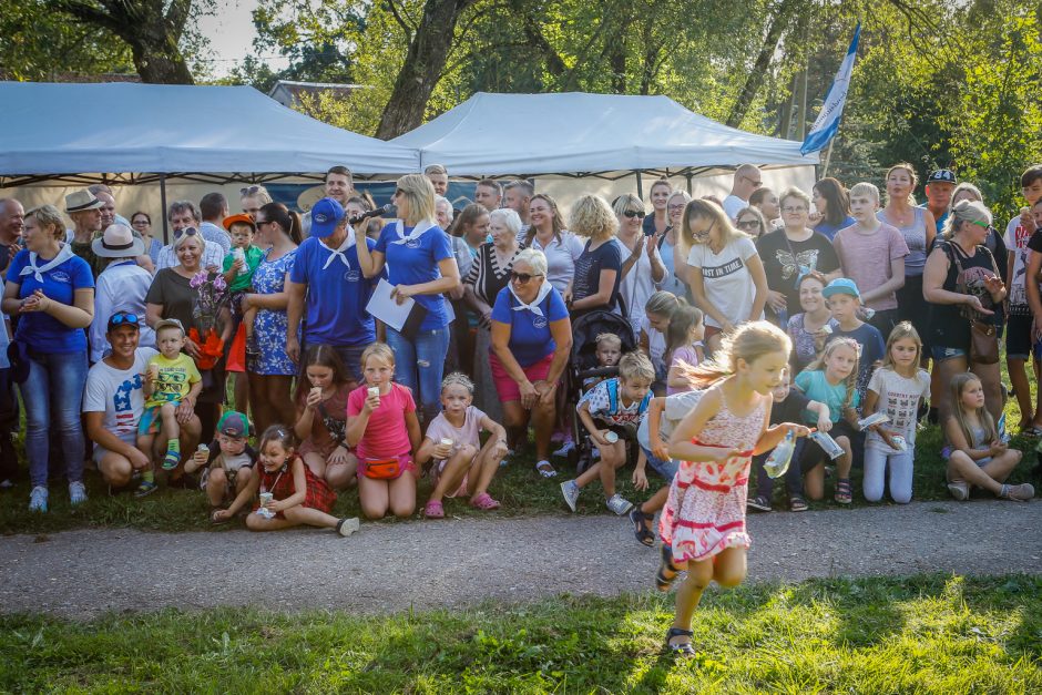 Paupių žmonės drauge palydėjo vasarą