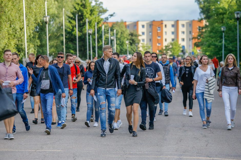 SEL sudrebino Klaipėdą: suplūdo minios gerbėjų