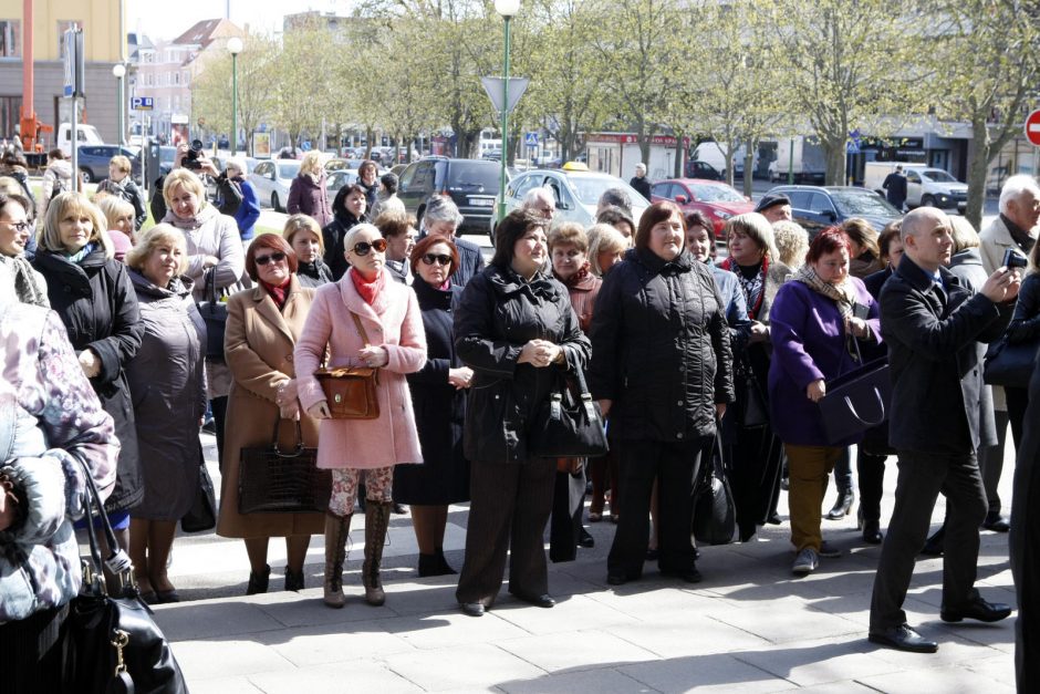 Klaipėdos karalienės Luizės jaunimo centrui – karališki ženklai