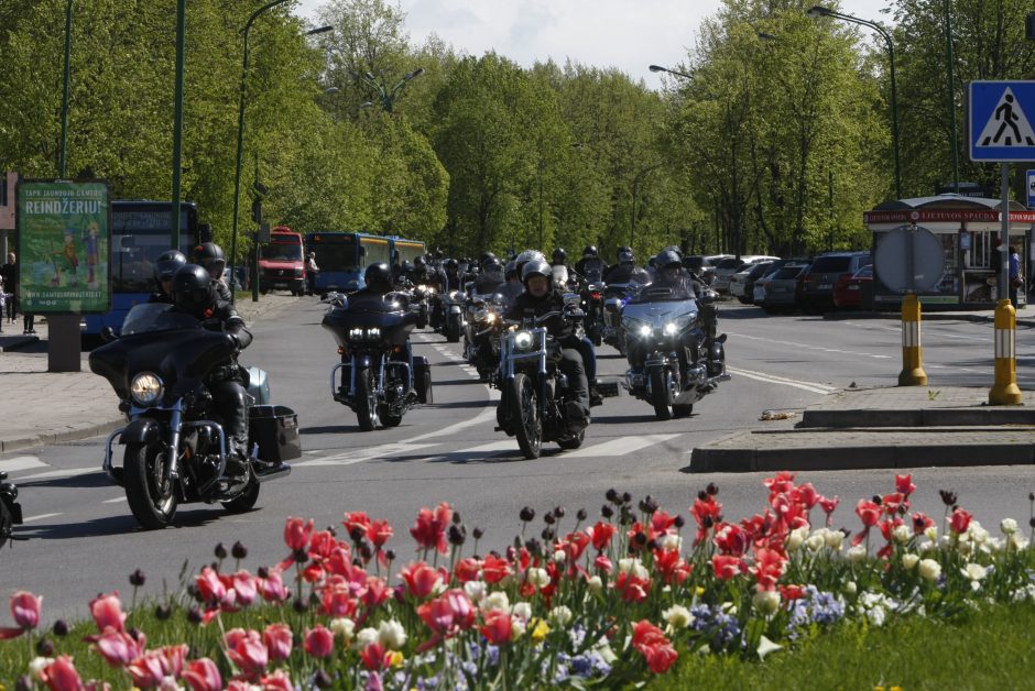 Pajūrio baikeriai atidarė sezoną: suvažiavo daugiau nei pusė tūkstančio