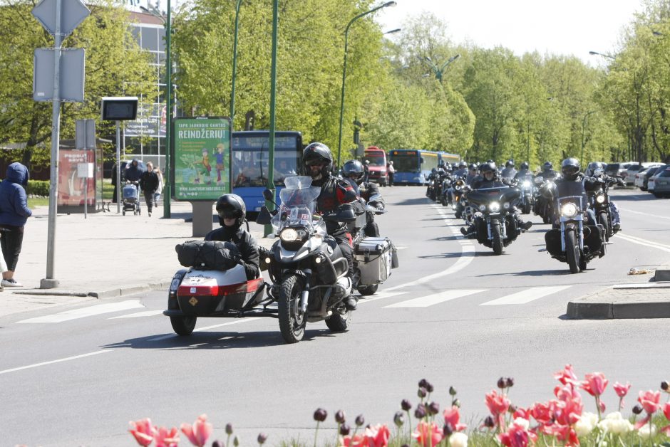 Pajūrio baikeriai atidarė sezoną: suvažiavo daugiau nei pusė tūkstančio