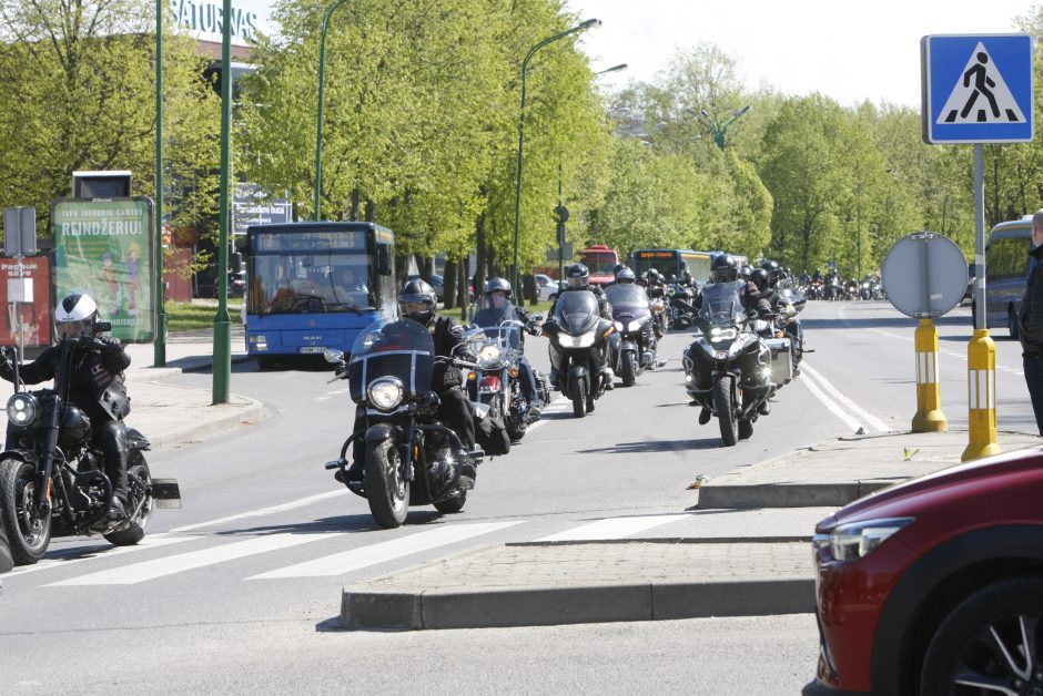 Pajūrio baikeriai atidarė sezoną: suvažiavo daugiau nei pusė tūkstančio