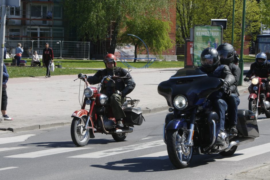 Pajūrio baikeriai atidarė sezoną: suvažiavo daugiau nei pusė tūkstančio