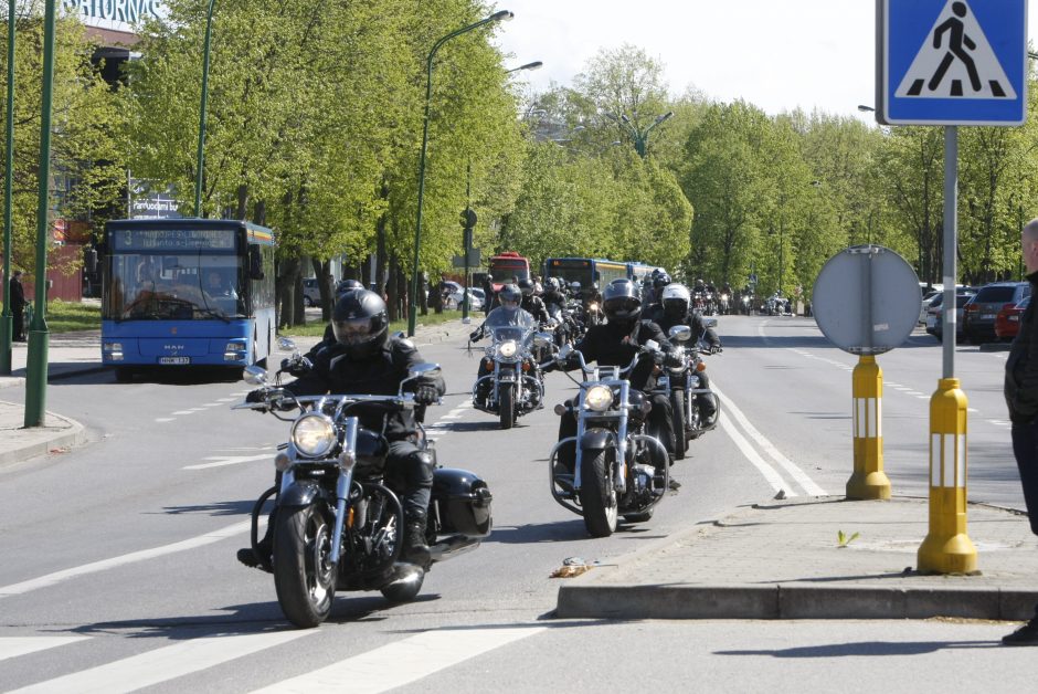 Pajūrio baikeriai atidarė sezoną: suvažiavo daugiau nei pusė tūkstančio