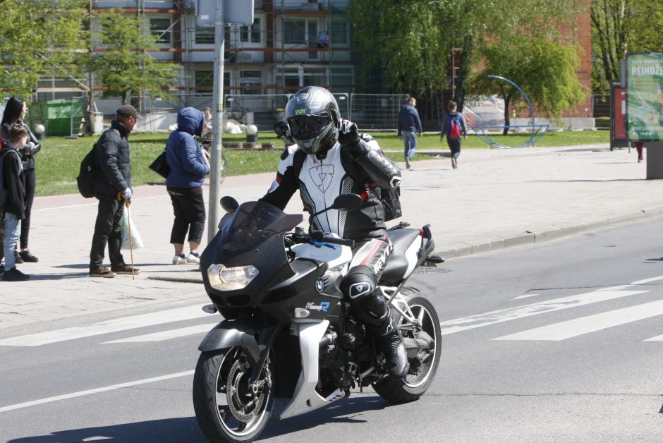 Pajūrio baikeriai atidarė sezoną: suvažiavo daugiau nei pusė tūkstančio