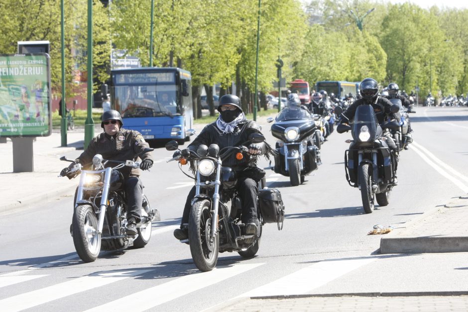 Pajūrio baikeriai atidarė sezoną: suvažiavo daugiau nei pusė tūkstančio