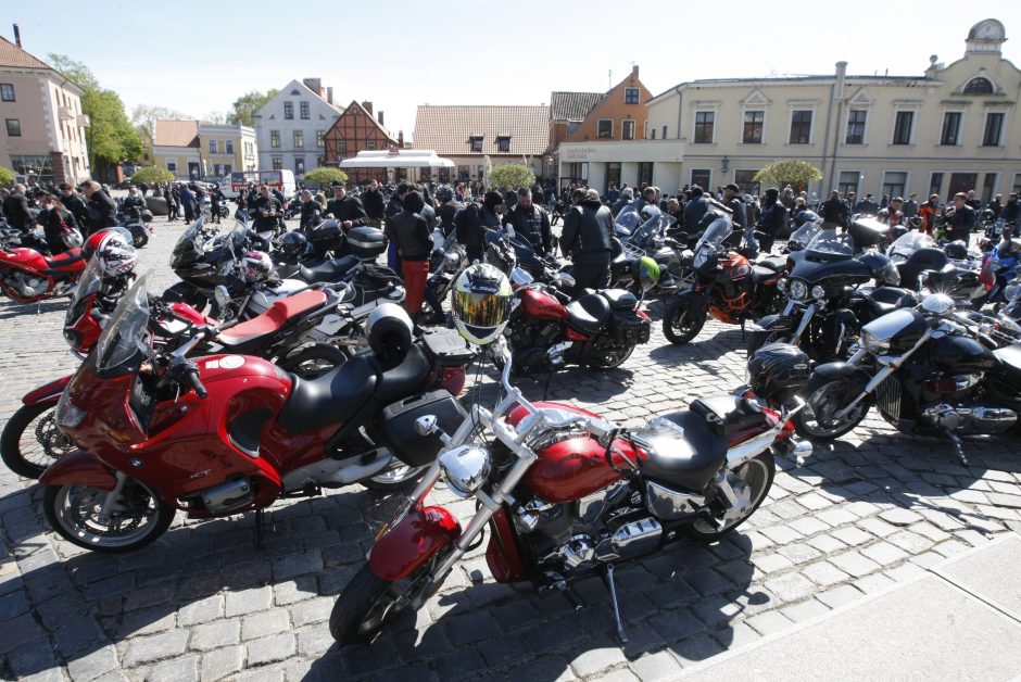 Pajūrio baikeriai atidarė sezoną: suvažiavo daugiau nei pusė tūkstančio