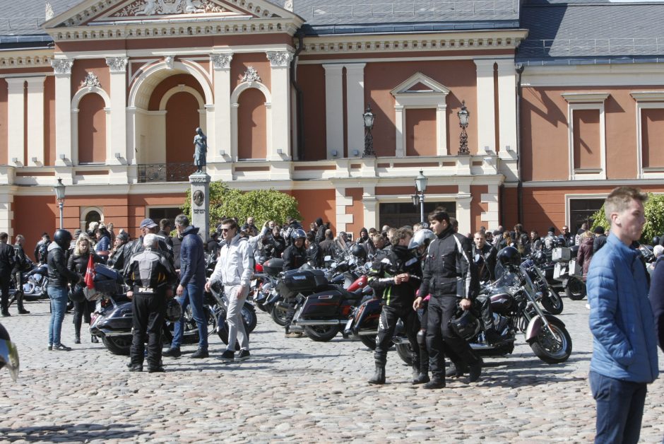 Pajūrio baikeriai atidarė sezoną: suvažiavo daugiau nei pusė tūkstančio