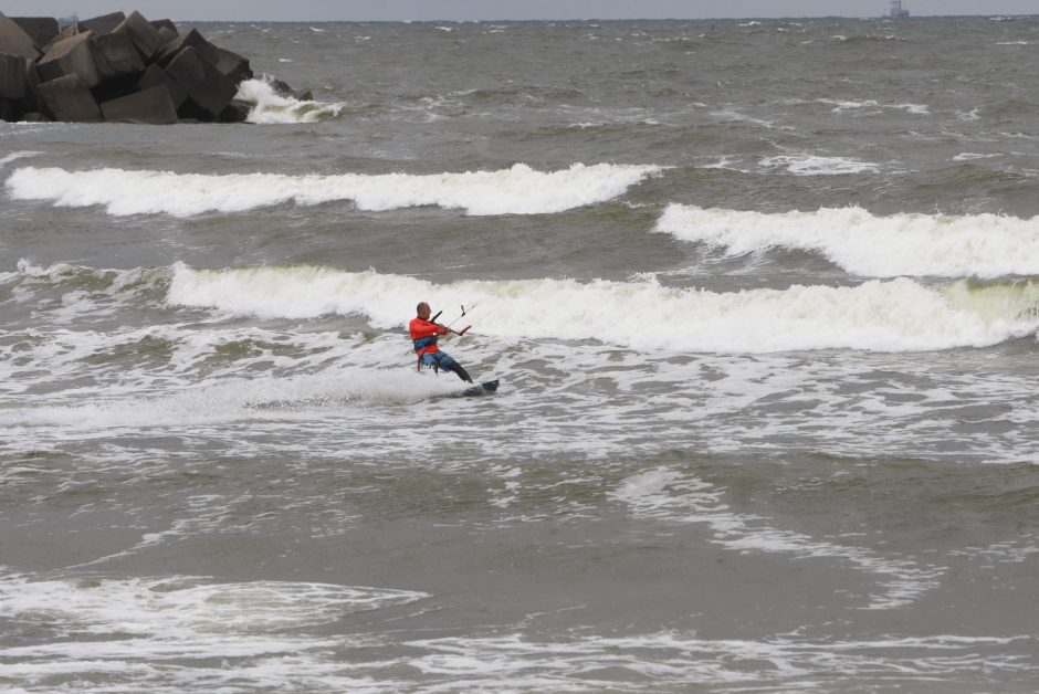 Ekstremalai gaudė vėją ir skrodė bangas