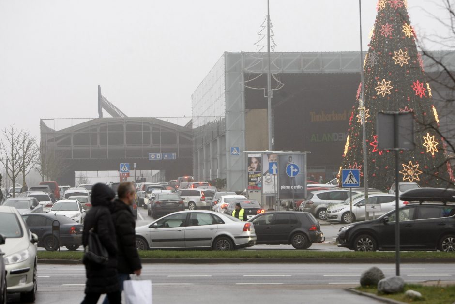 Akcijų ištroškę klaipėdiečiai šturmavo parduotuves