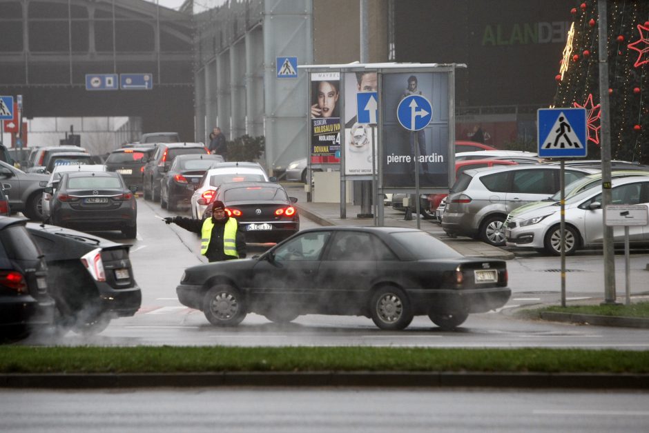 Akcijų ištroškę klaipėdiečiai šturmavo parduotuves