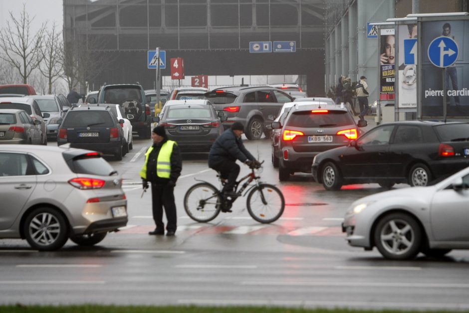 Akcijų ištroškę klaipėdiečiai šturmavo parduotuves