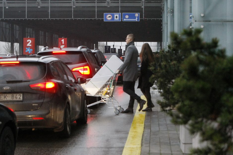 Akcijų ištroškę klaipėdiečiai šturmavo parduotuves