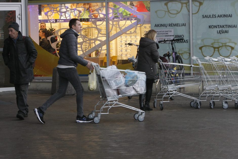 Akcijų ištroškę klaipėdiečiai šturmavo parduotuves