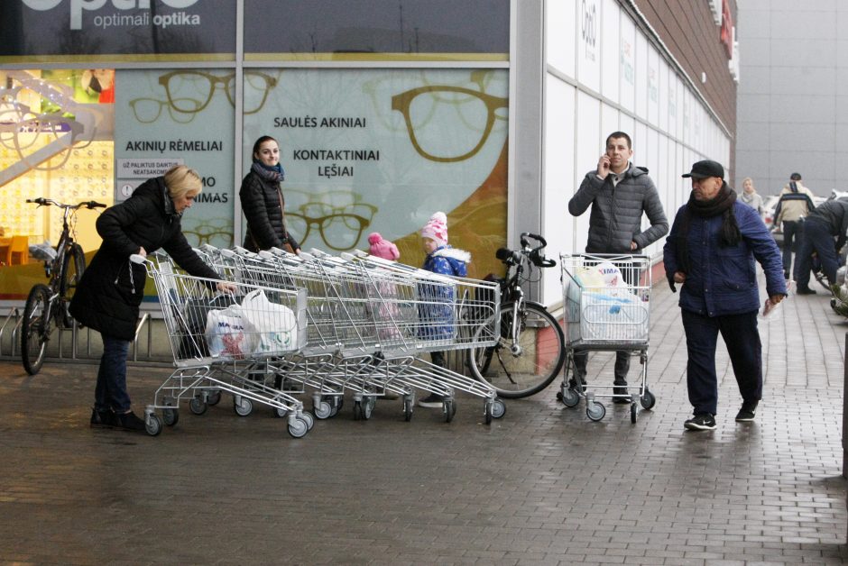 Akcijų ištroškę klaipėdiečiai šturmavo parduotuves