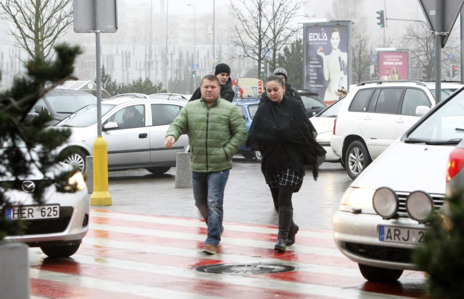 Akcijų ištroškę klaipėdiečiai šturmavo parduotuves