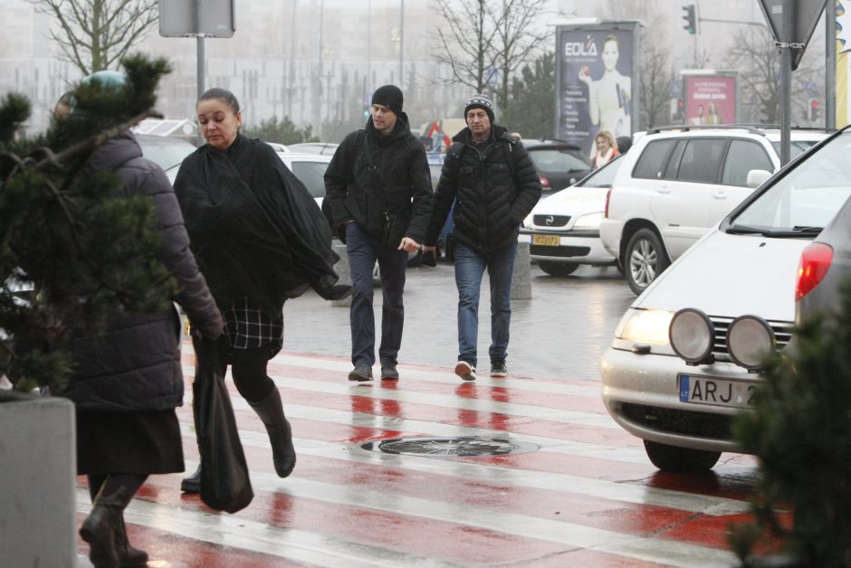 Akcijų ištroškę klaipėdiečiai šturmavo parduotuves