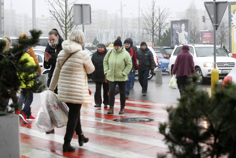 Akcijų ištroškę klaipėdiečiai šturmavo parduotuves