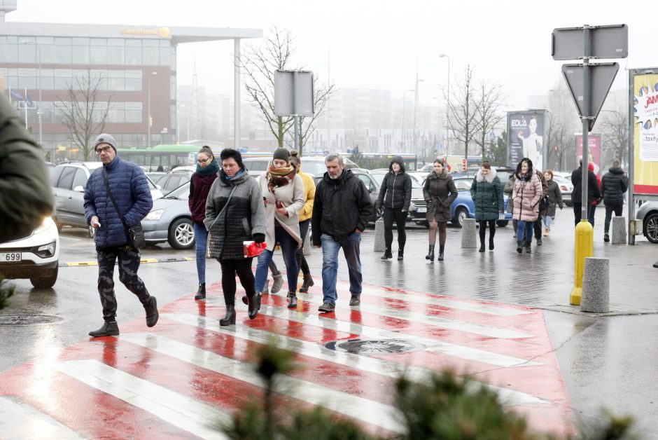 Akcijų ištroškę klaipėdiečiai šturmavo parduotuves