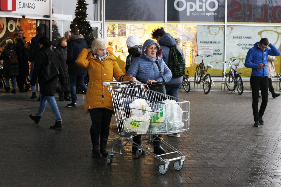 Akcijų ištroškę klaipėdiečiai šturmavo parduotuves