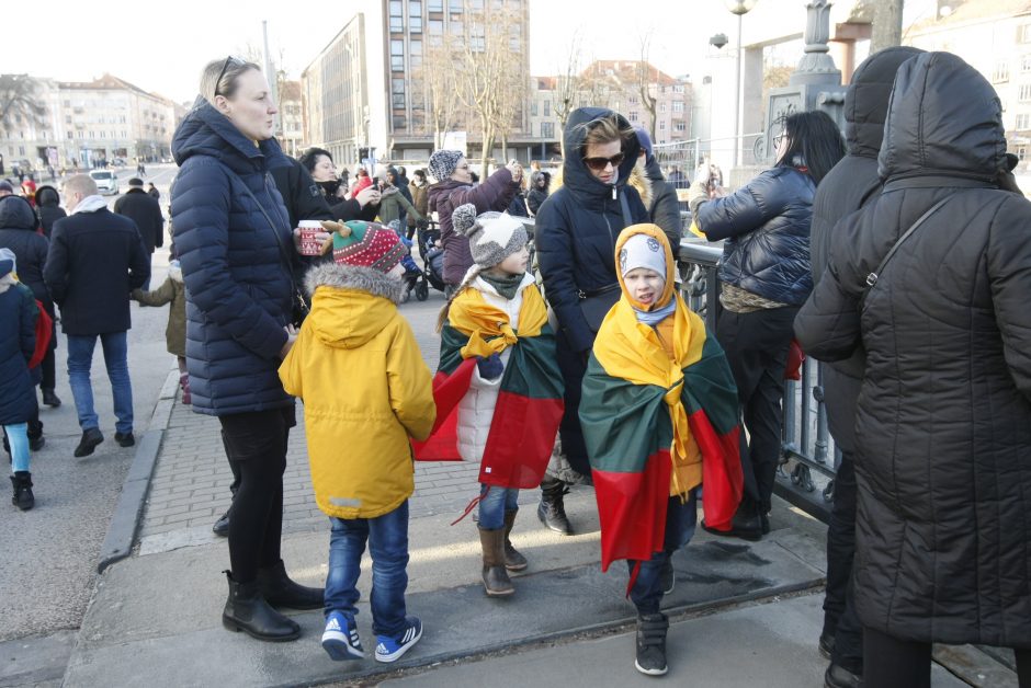 Nepriklausomybės atkūrimo proga Klaipėdoje – vėliavų upė